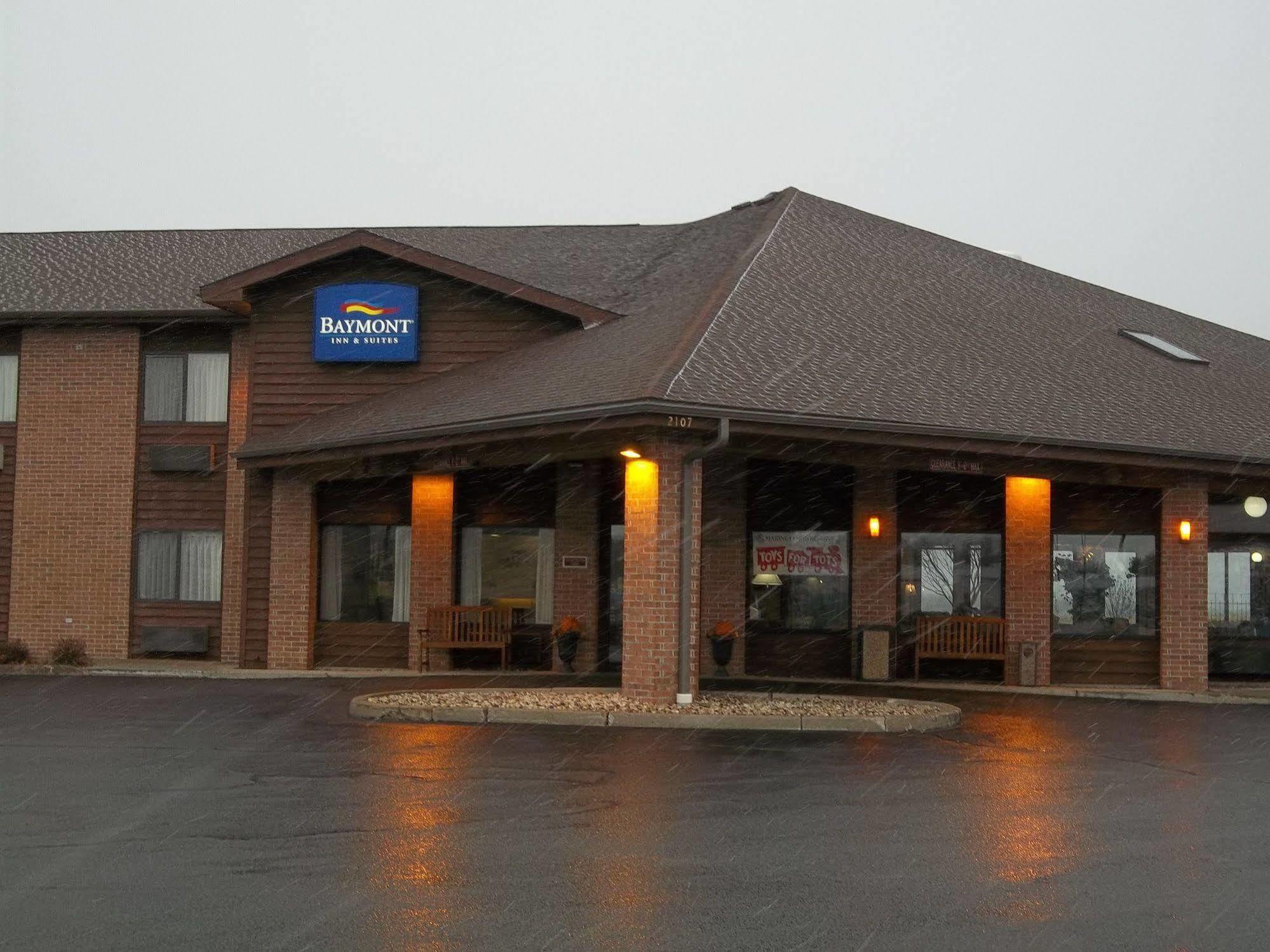 Baymont By Wyndham Marshfield Hotel Buitenkant foto
